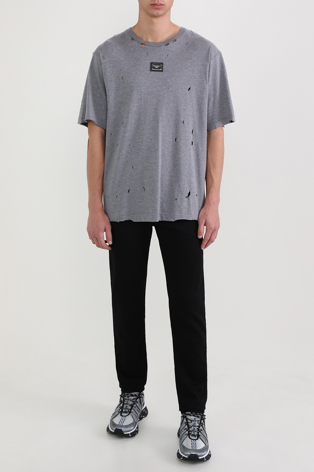 חולצת טי עם קרעים 